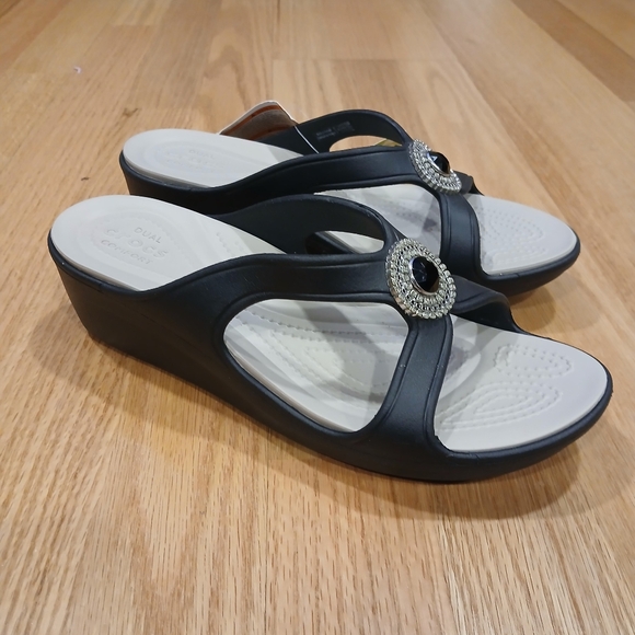 Crocs Sanrah Beaded Wedge Sandals Size 8 for Women - Picture 4 of 10